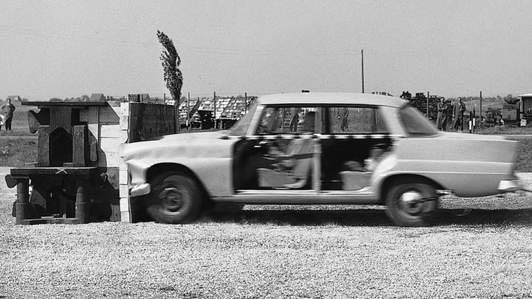 Η Mercedes ξεκίνησε τα crash test πριν από 60 χρόνια